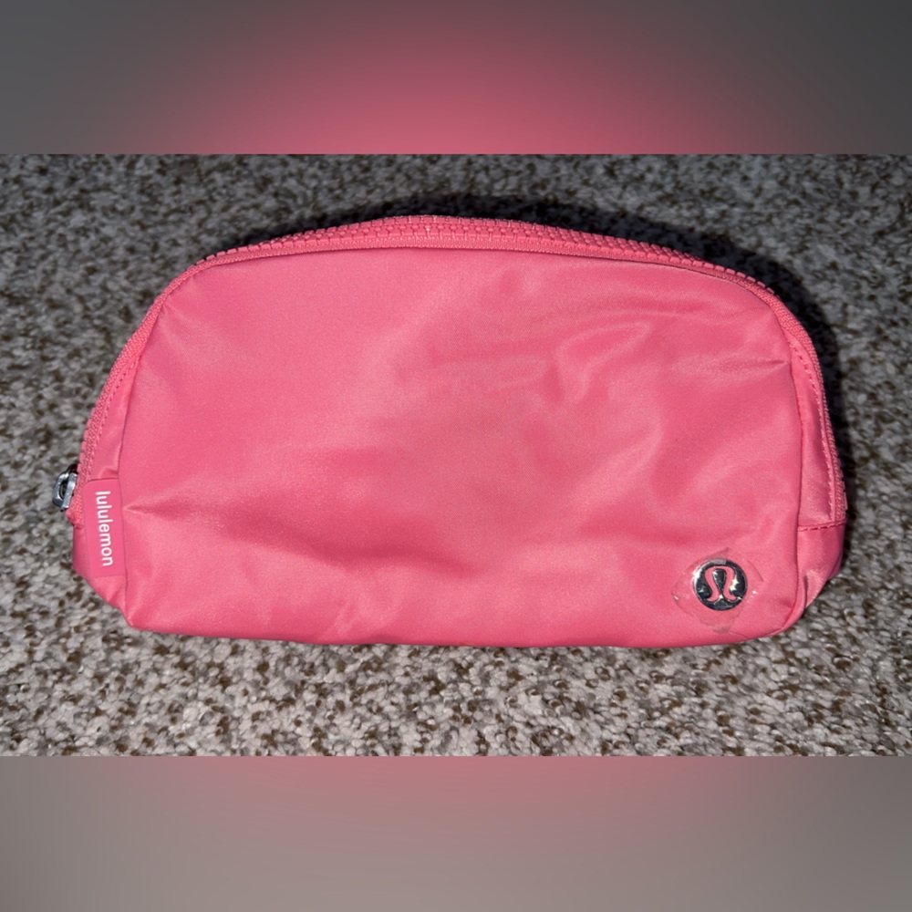 Lululemon Everywhere Belt bag